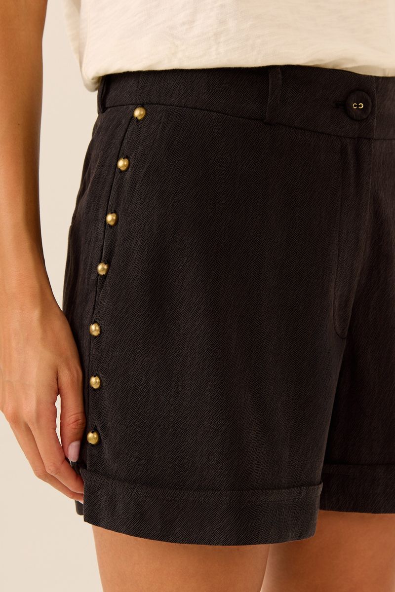 1523477_0005_2-SHORT-BORDADO-TACHAS